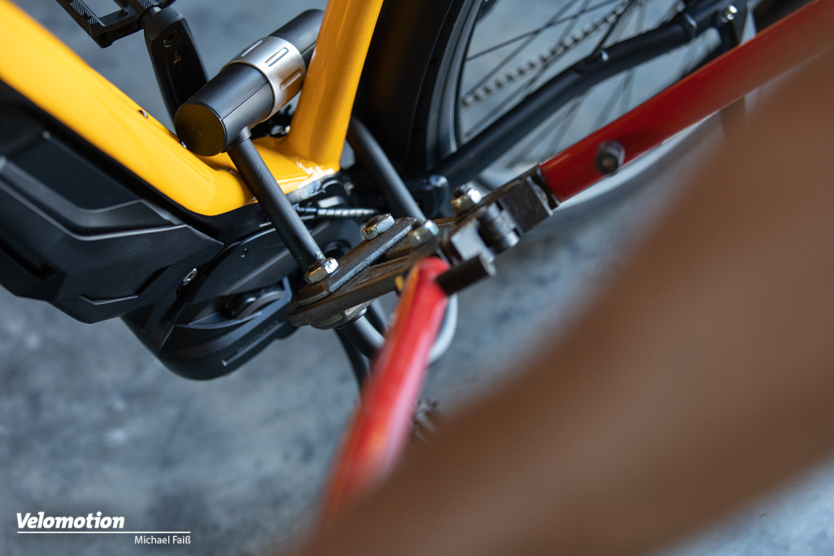 Das Fahrrad sicher anschließen: Fahrradschloss mit Bolzenschneider öffnen