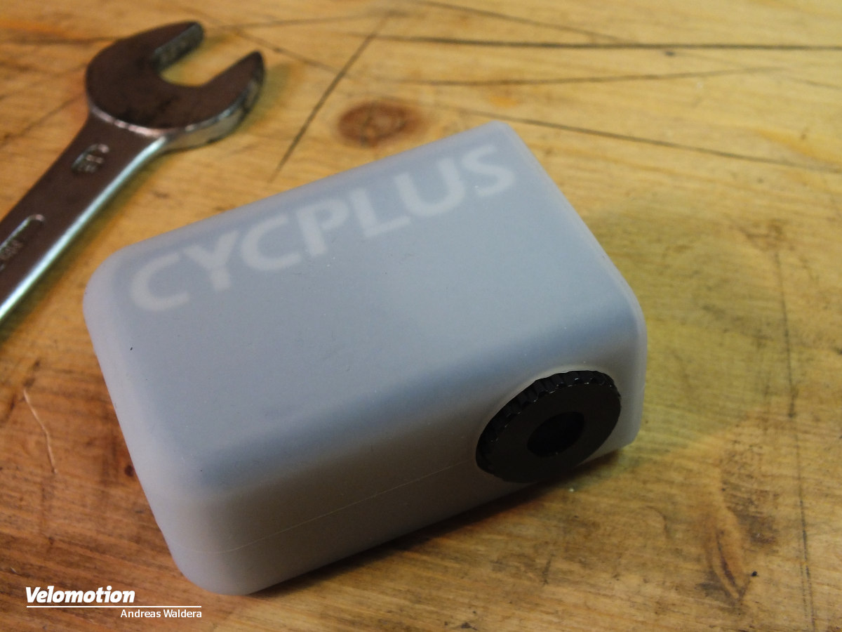 Bicycle compressor pump in miniature format Cycplus Tiny Pump Cube in the  test - Velomotion